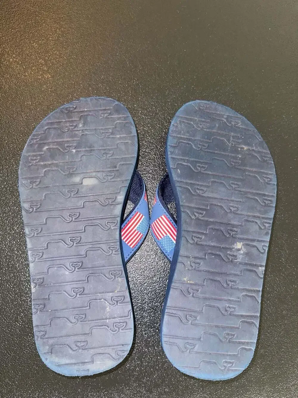 Vineyard Vines Boys' Flag Whale Classic Flip Flop Slip On 3